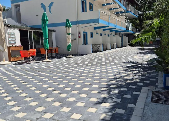 Rooms And Apartments Analipsi